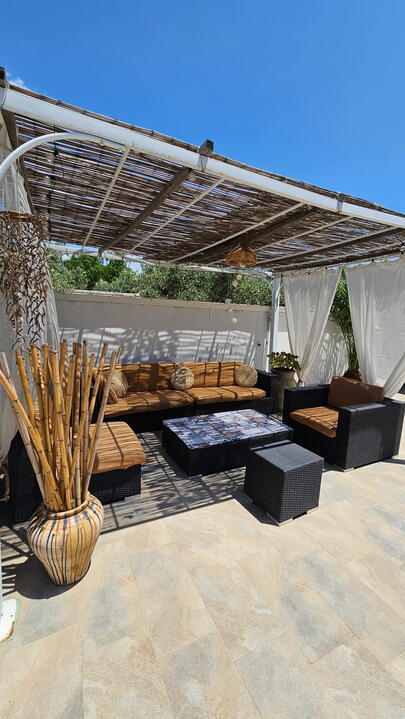 Outdoor lounge